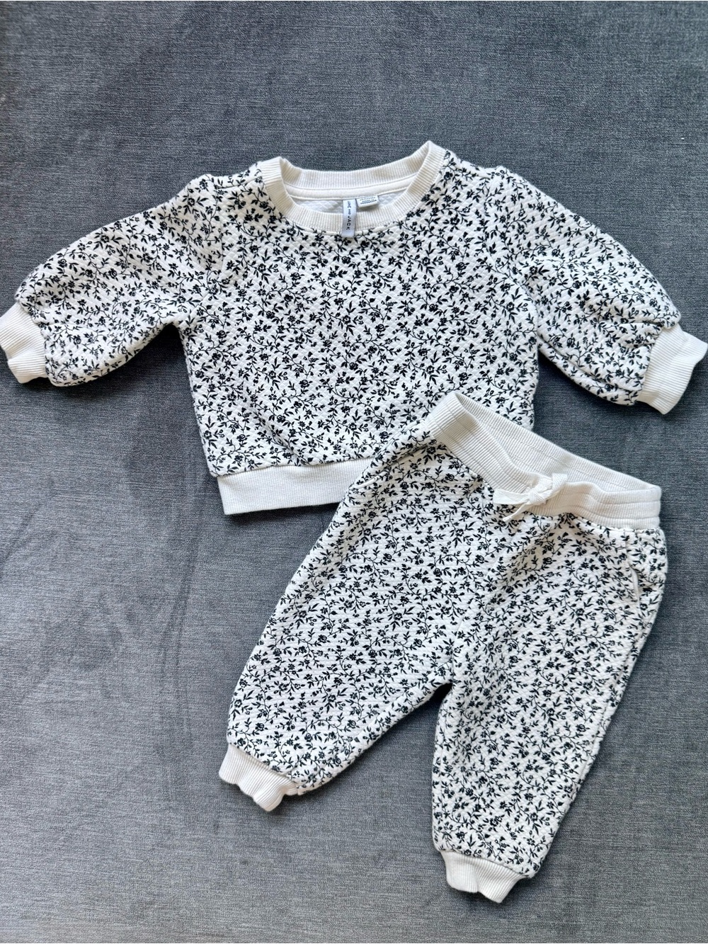 Janie and Jack Baby Floral Sweatshirt & Jogger Set - Black & Cream 6-12 months